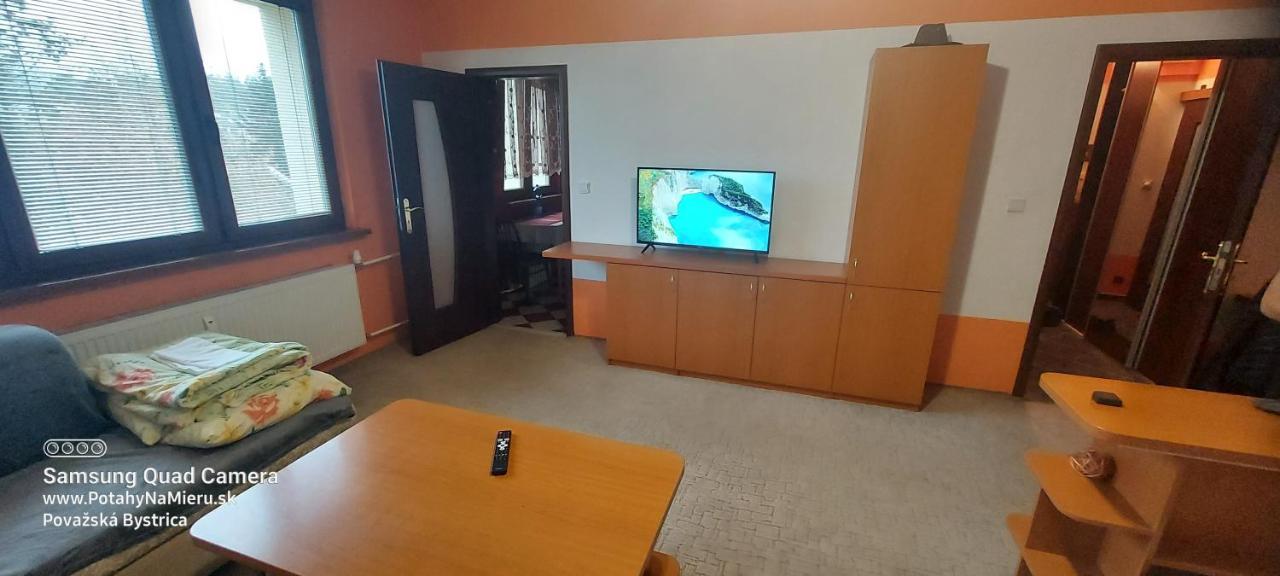 Wolf Apartman Pokojne Ubytovanie V Povazskej Bystrici Ticha Lokalita S Parkovanim Vsade Blizko Vhodne Pre Pracovne Cesty Turistiku Aj Oddych Plne Vybavena Kuchyna Повазька-Бистріца Екстер'єр фото